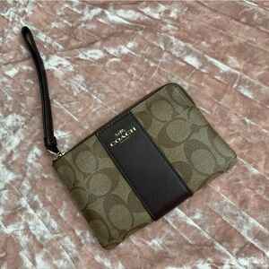 Coach Wristlet zip Small Travel.